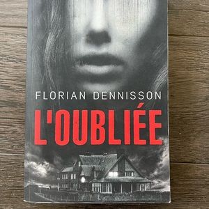 L’oubliée by Florian Dennisson Thriller French book 2021  423 pages